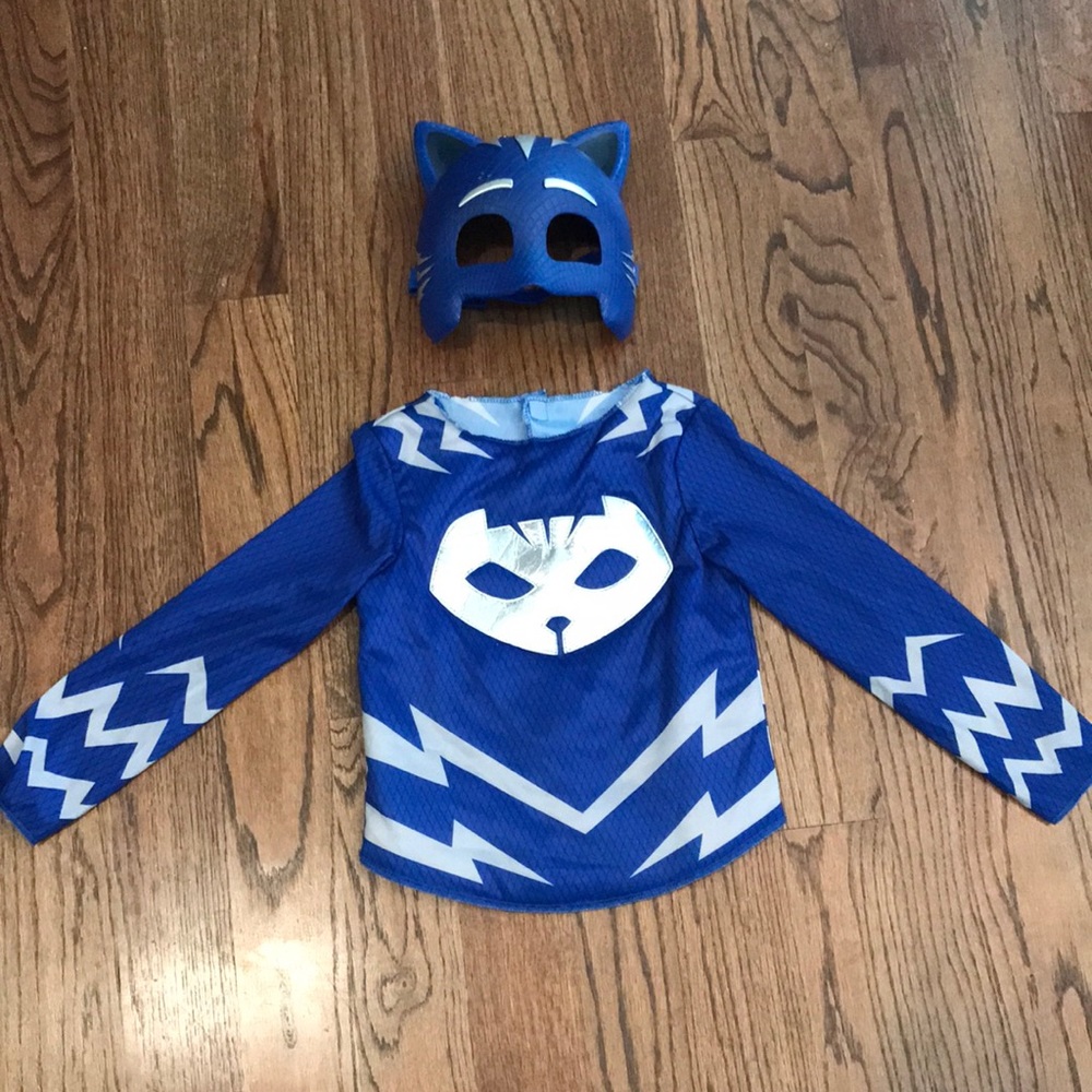 PJ MASKS COSTUME-CATBOY! Includes shirt and plastic mask. Size 4T-6
